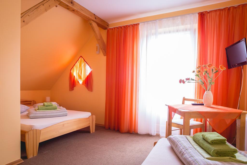 Hotel Viesu Maja Janis Madona Habitación foto